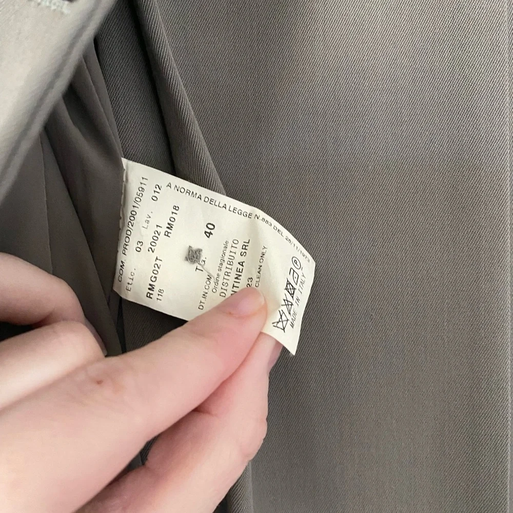 Womens Armani Collezioni pant suit. Size 4 - Picture 3 of 5